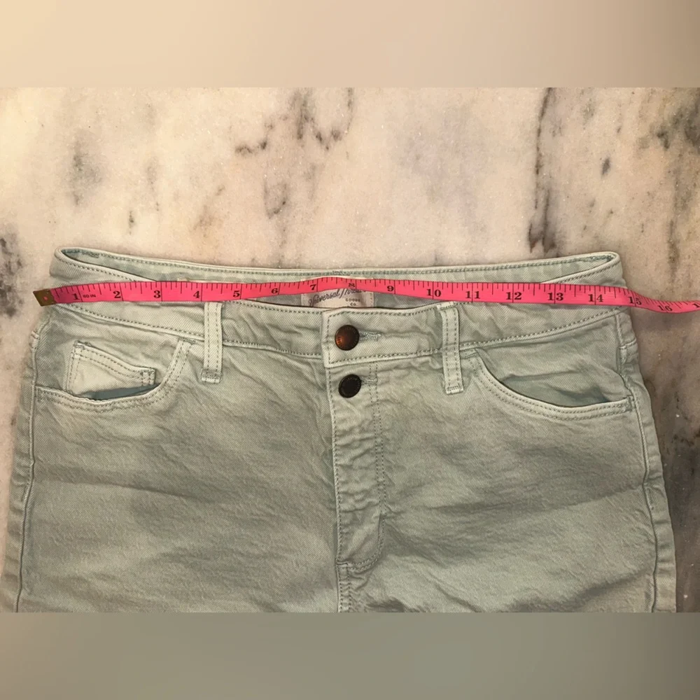EUC Universal Threads Women's Light Green Denim‎ Shorts